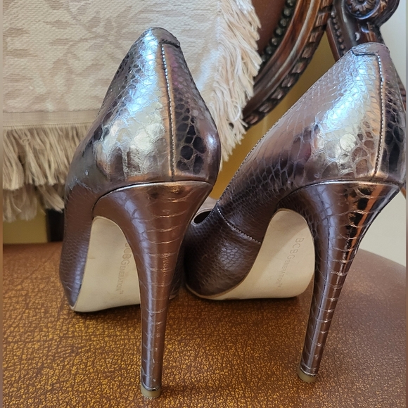 BCBGeneration Parade Bronze Platform Pumps SZ. 8M - Picture 5 of 11